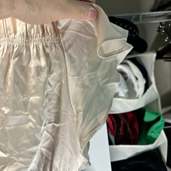 White House Black Market Women's Size Medium SS Fltr Slv Smocked Blouse Oat- NWT - Picture 6 of 7